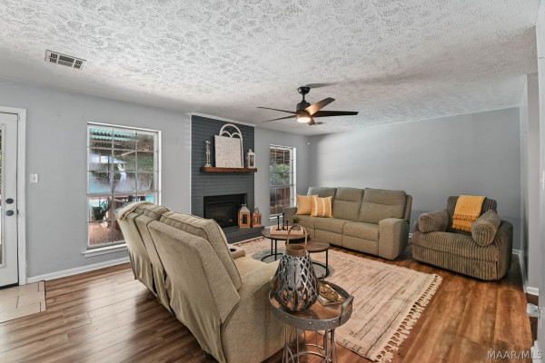 206 Sheila Boulevard