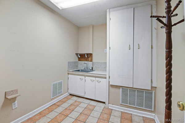 1347 Tudor Drive