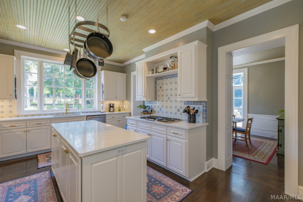 805 Cloverdale Road
