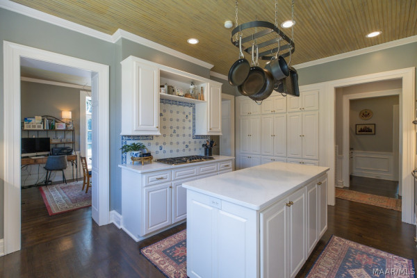 805 Cloverdale Road