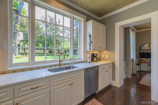 805 Cloverdale Road