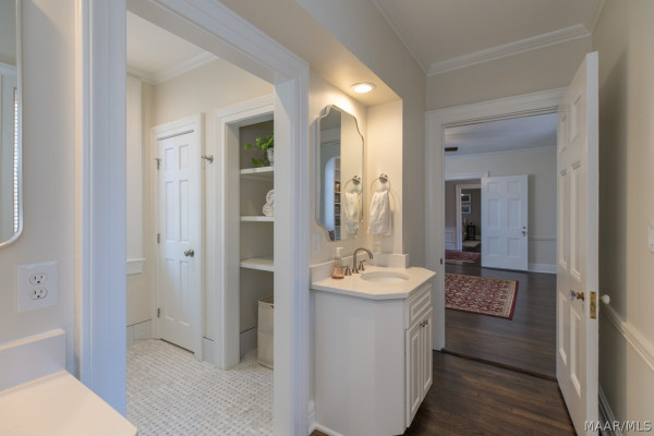 805 Cloverdale Road