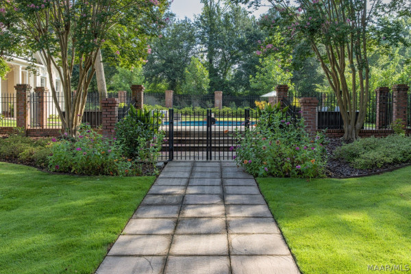 805 Cloverdale Road
