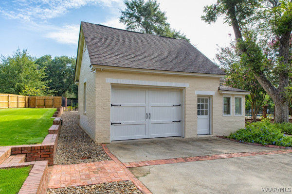 805 Cloverdale Road