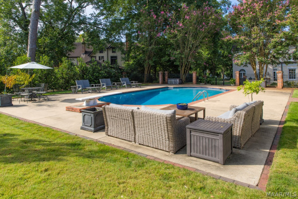 805 Cloverdale Road