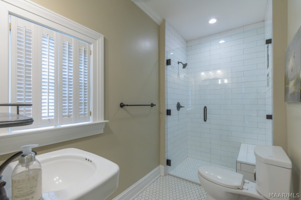 805 Cloverdale Road