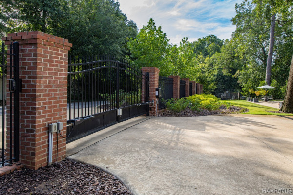 805 Cloverdale Road