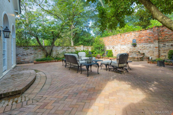 805 Cloverdale Road