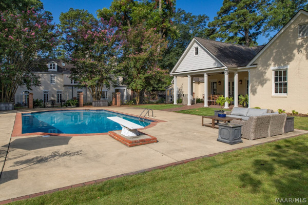 805 Cloverdale Road