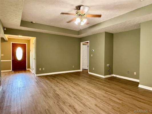 5733 NEELY Lane