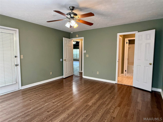5733 NEELY Lane