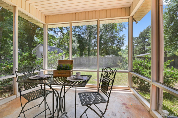 304 HOMEWOOD Drive