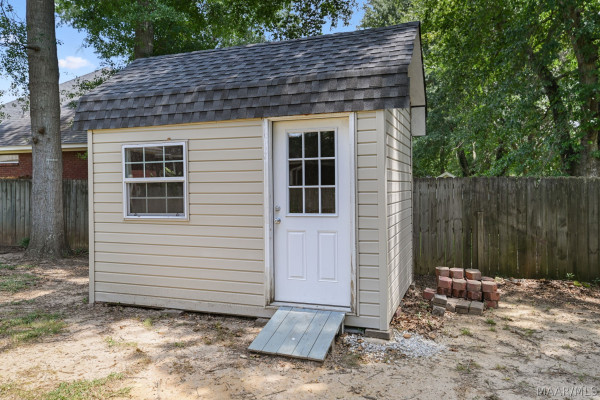 304 HOMEWOOD Drive