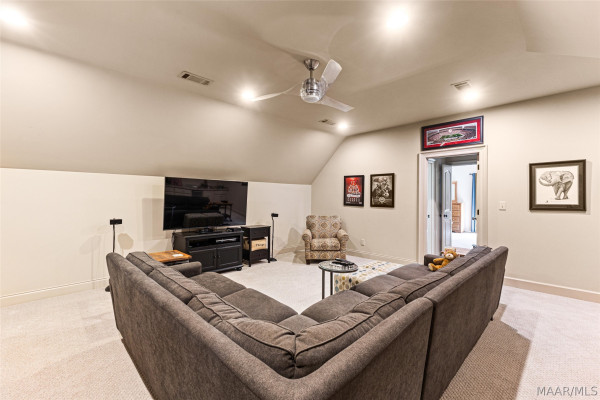 6144 HENLEY Way