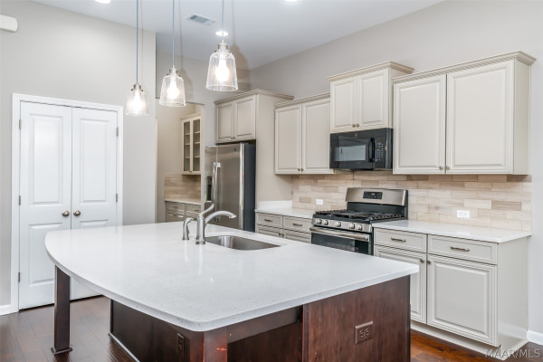 9313 CRESCENT LODGE Circle