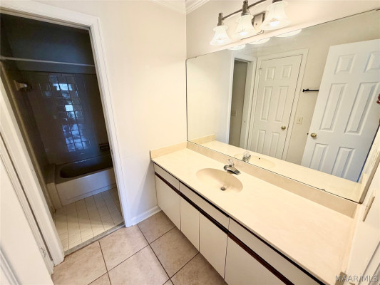 6513 GLOUCESTER Mews