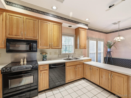 8207 Harrogate Hill