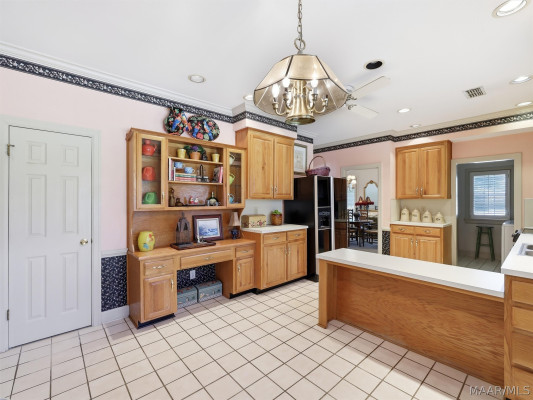 8207 Harrogate Hill