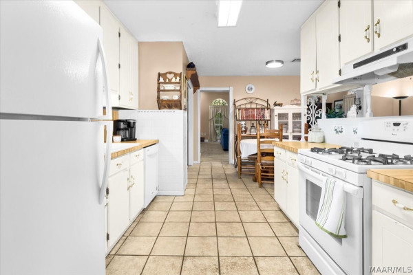 6725 Pineleaf Drive