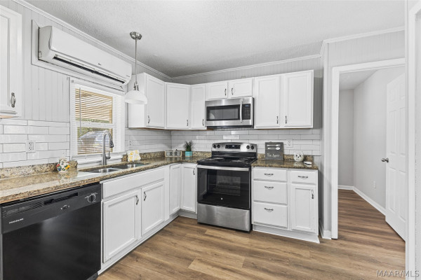 3255 WILLOW LANE Drive
