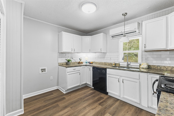 3255 WILLOW LANE Drive