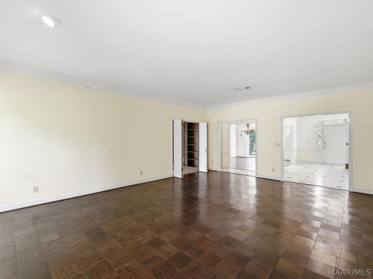 3152 Rolling Road Circle