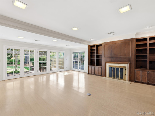 3152 Rolling Road Circle