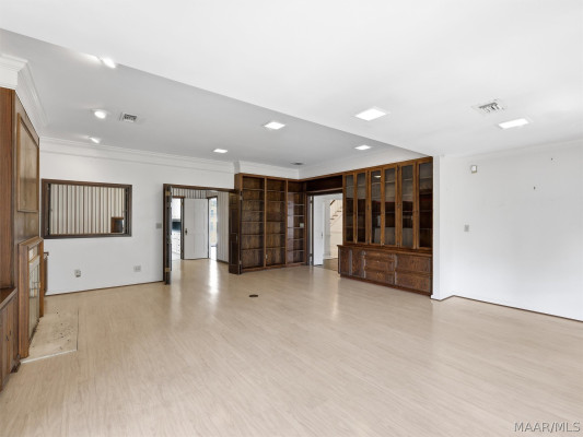 3152 Rolling Road Circle
