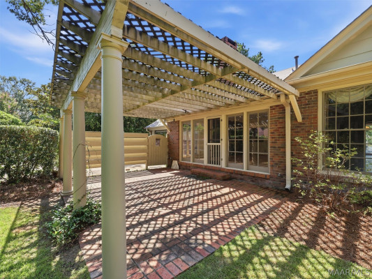 3152 Rolling Road Circle