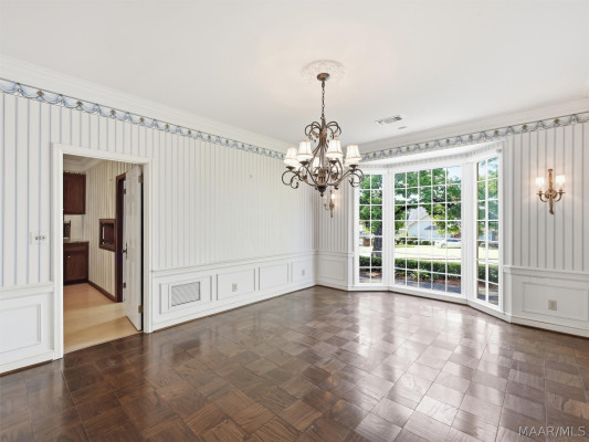 3152 Rolling Road Circle