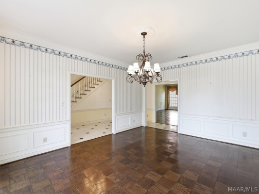 3152 Rolling Road Circle