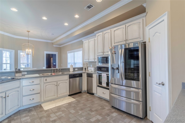 402 Menawa Pass