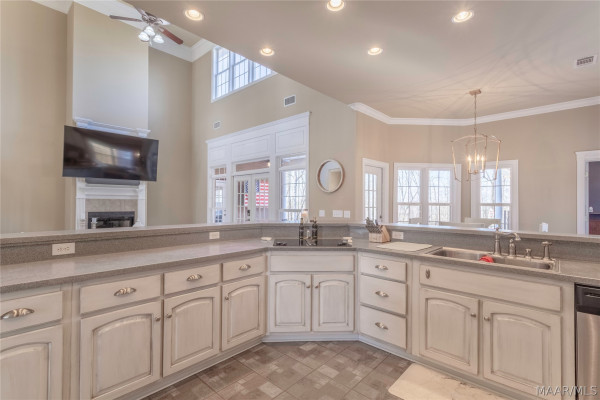 402 Menawa Pass