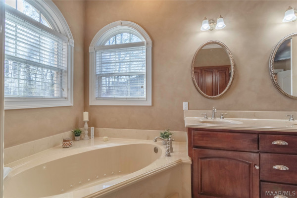 402 Menawa Pass