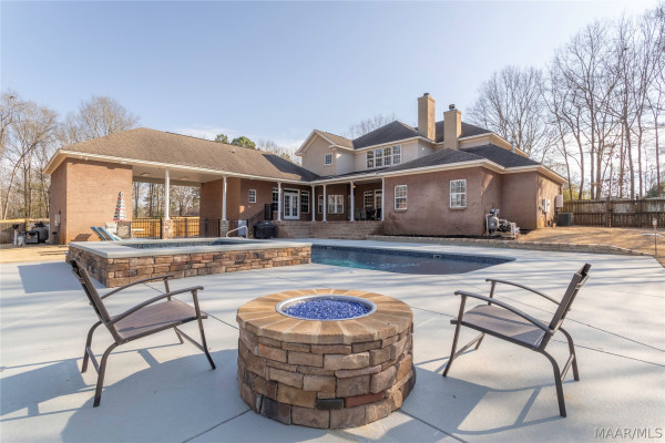 402 Menawa Pass