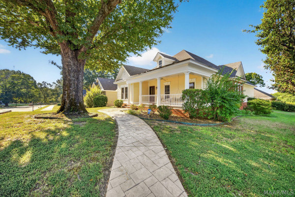 1202 Sadie Circle