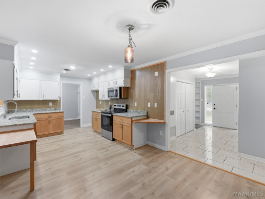 3808 HAYNES Lane