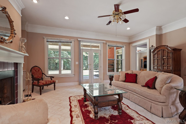 899 LEXINGTON Lane