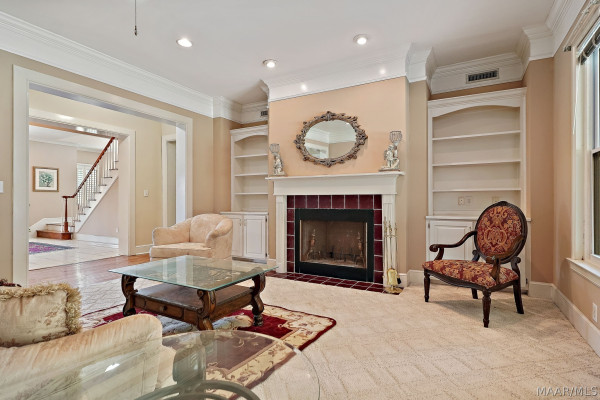 899 LEXINGTON Lane