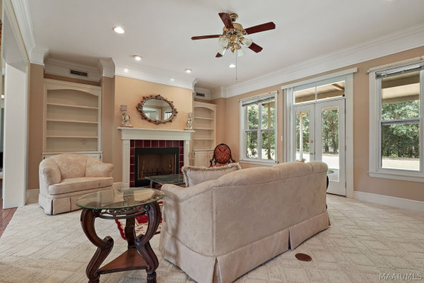 899 LEXINGTON Lane