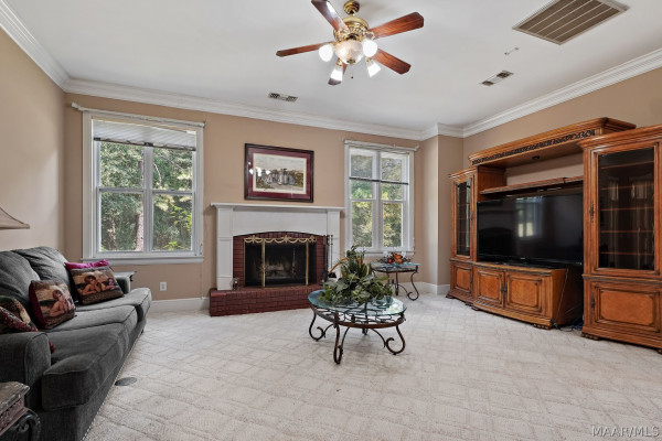 899 LEXINGTON Lane