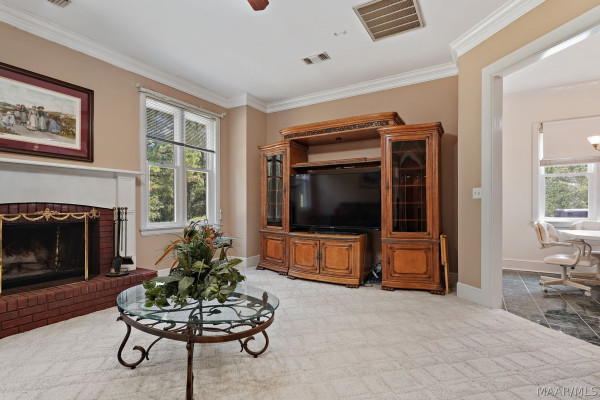 899 LEXINGTON Lane
