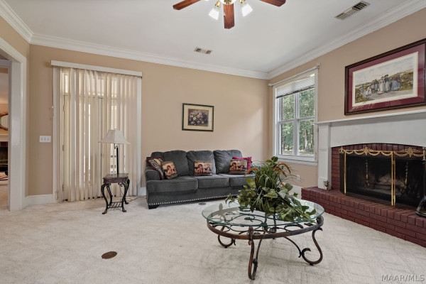 899 LEXINGTON Lane