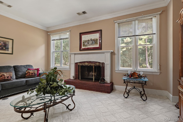 899 LEXINGTON Lane