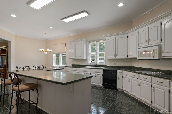 899 LEXINGTON Lane