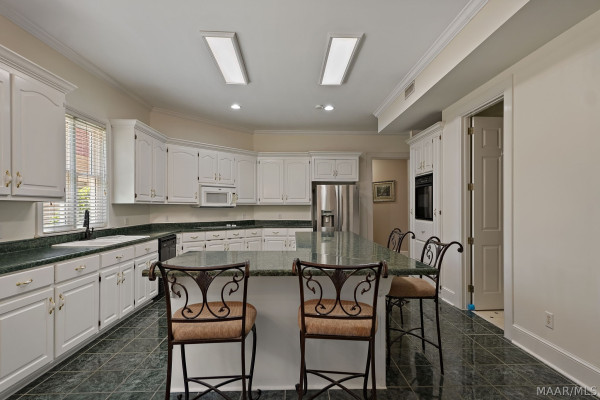 899 LEXINGTON Lane
