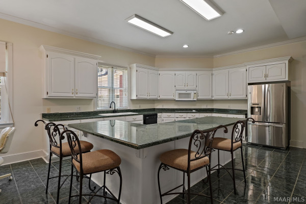 899 LEXINGTON Lane