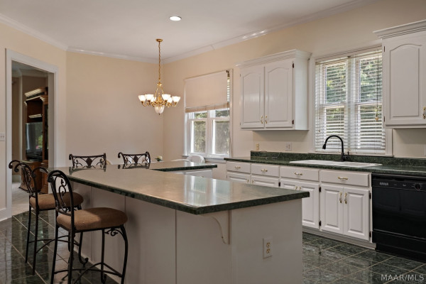 899 LEXINGTON Lane
