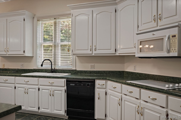 899 LEXINGTON Lane