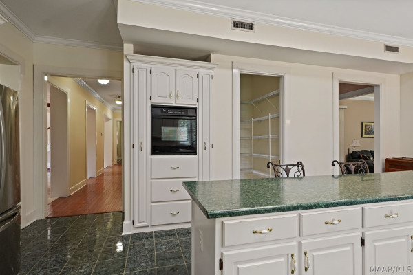 899 LEXINGTON Lane